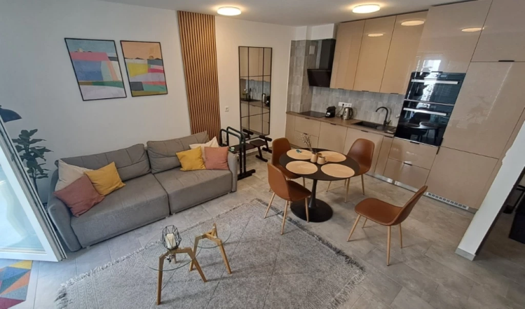 c3-2-name c2-19-name, Pécs, Belváros