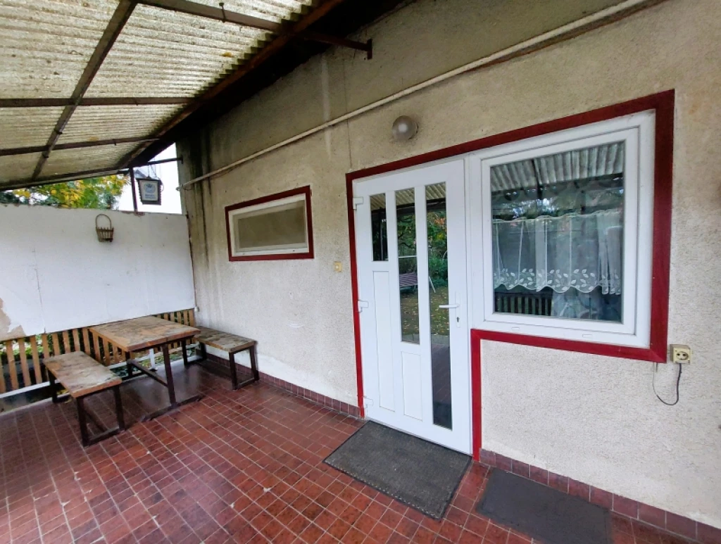 c3-1-name c2-1-name, Pécs, Kertváros