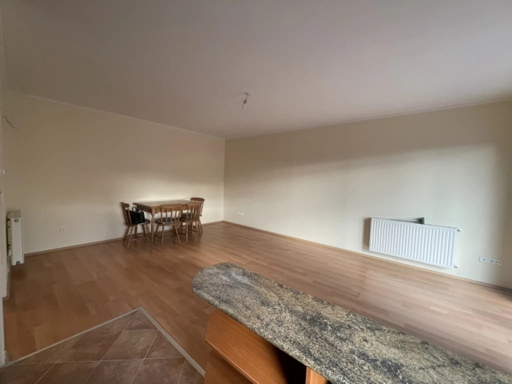 Eladó téglalakás, Szentlőrinc