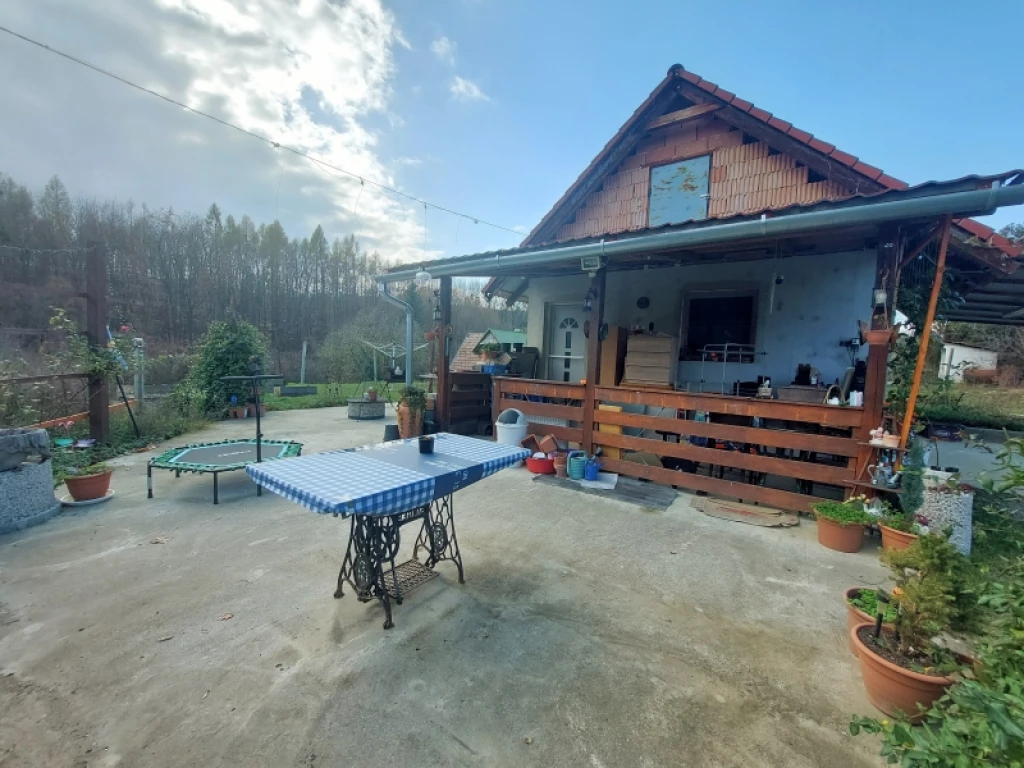 For sale brick flat, Komló