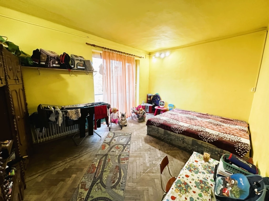 For sale brick flat, Komló