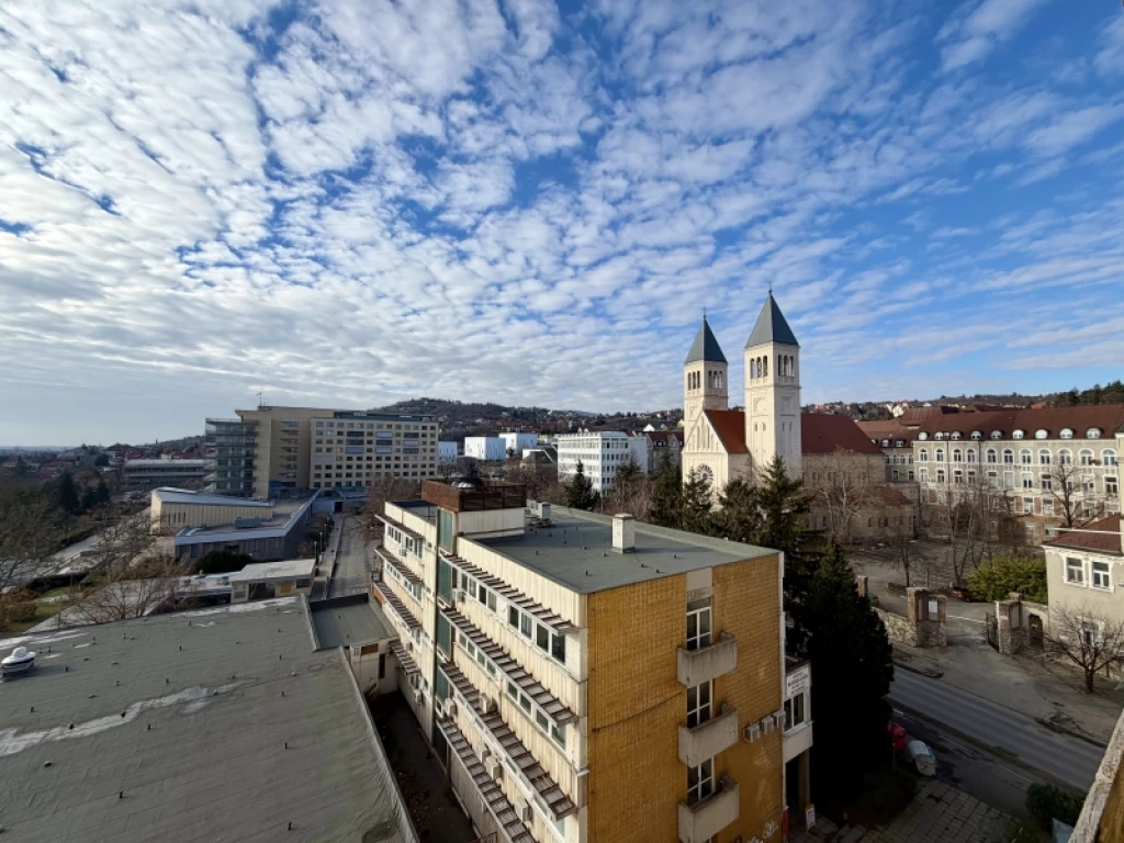 c3-1-name c2-20-name, Pécs, Egyetemváros