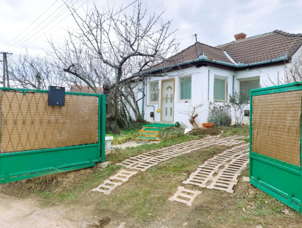 c3-1-name c2-20-name, Pécs, Mecsekoldal/Makár