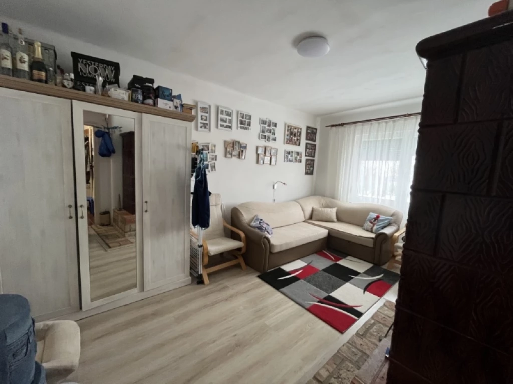 Eladó téglalakás, Szentlőrinc