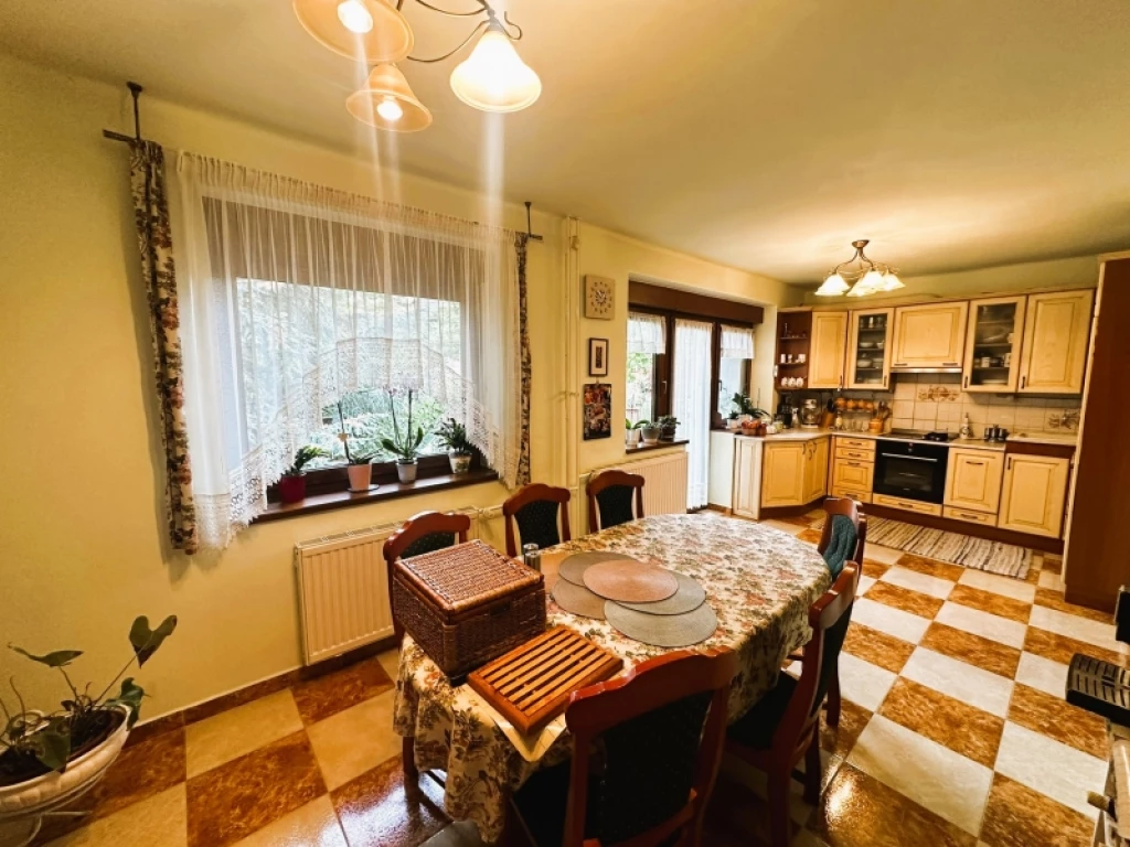 c3-1-name c2-2-name, Pécs, Mecsekoldal/Bálics