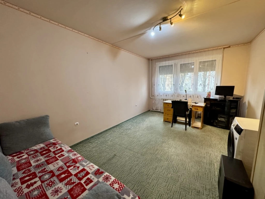 c3-1-name c2-20-name, Pécs, Kertváros