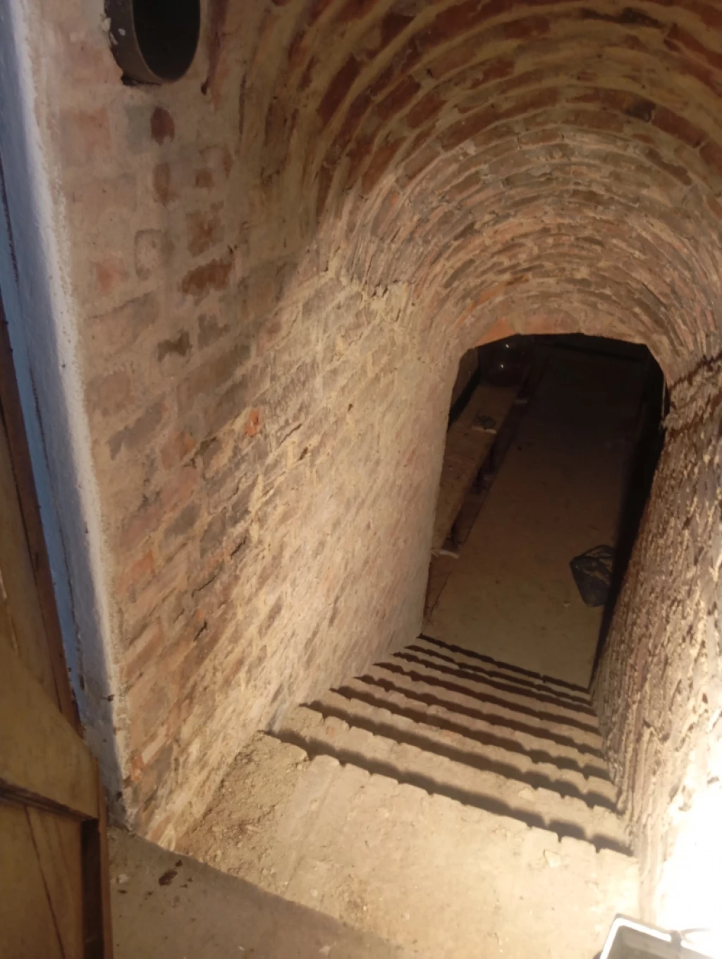 c3-1-name c2-1-name, Pécs, Szabolcs