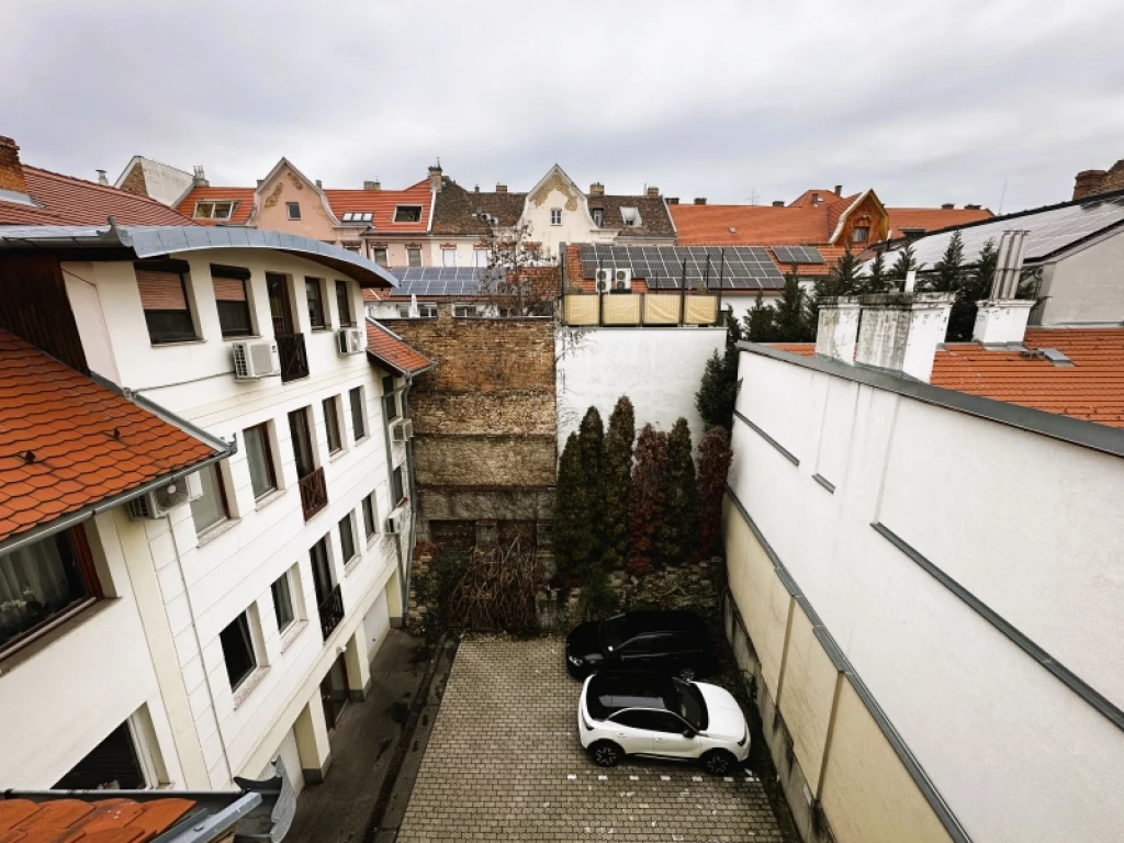 c3-1-name c2-19-name, Pécs, Belváros