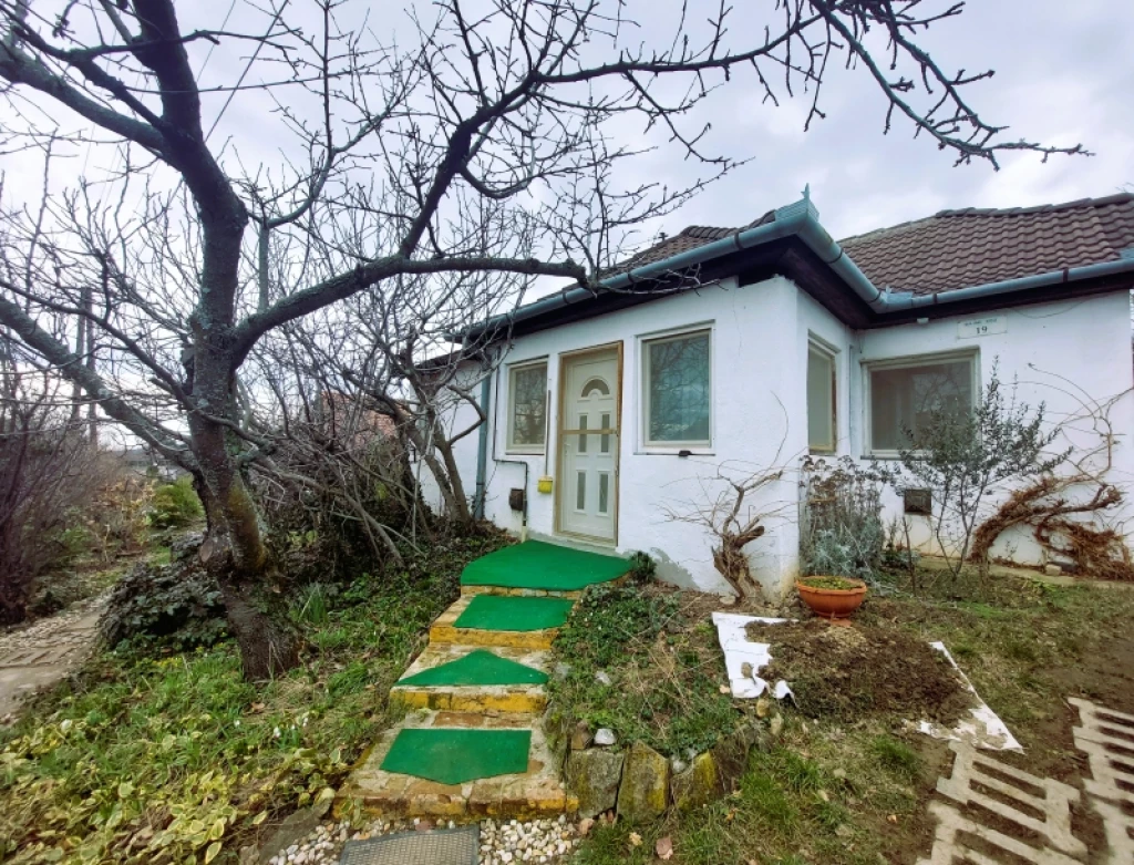 c3-1-name c2-20-name, Pécs, Mecsekoldal/Makár