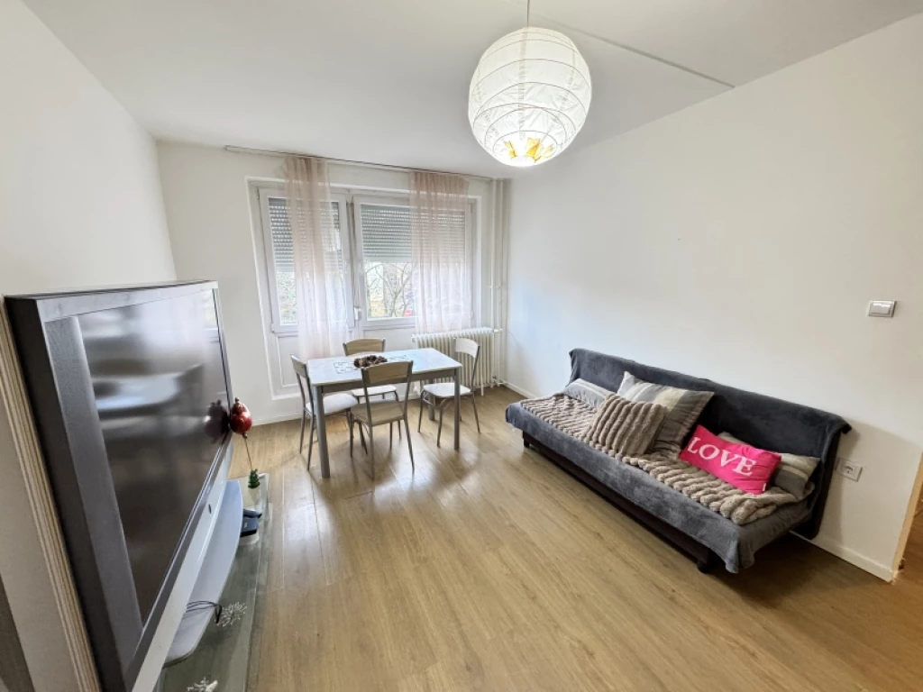 c3-1-name c2-20-name, Pécs, Kertváros