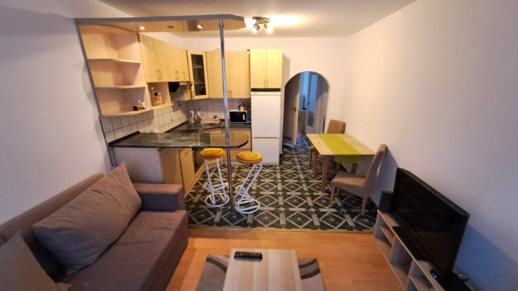 c3-1-name c2-20-name, Pécs, Kertváros