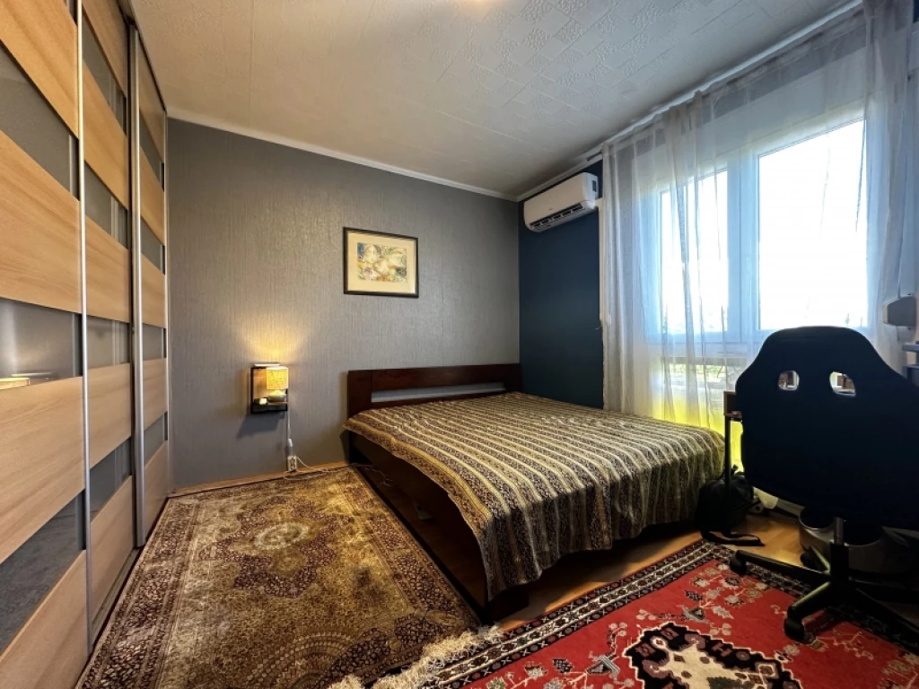 c3-1-name c2-20-name, Pécs, Kertváros