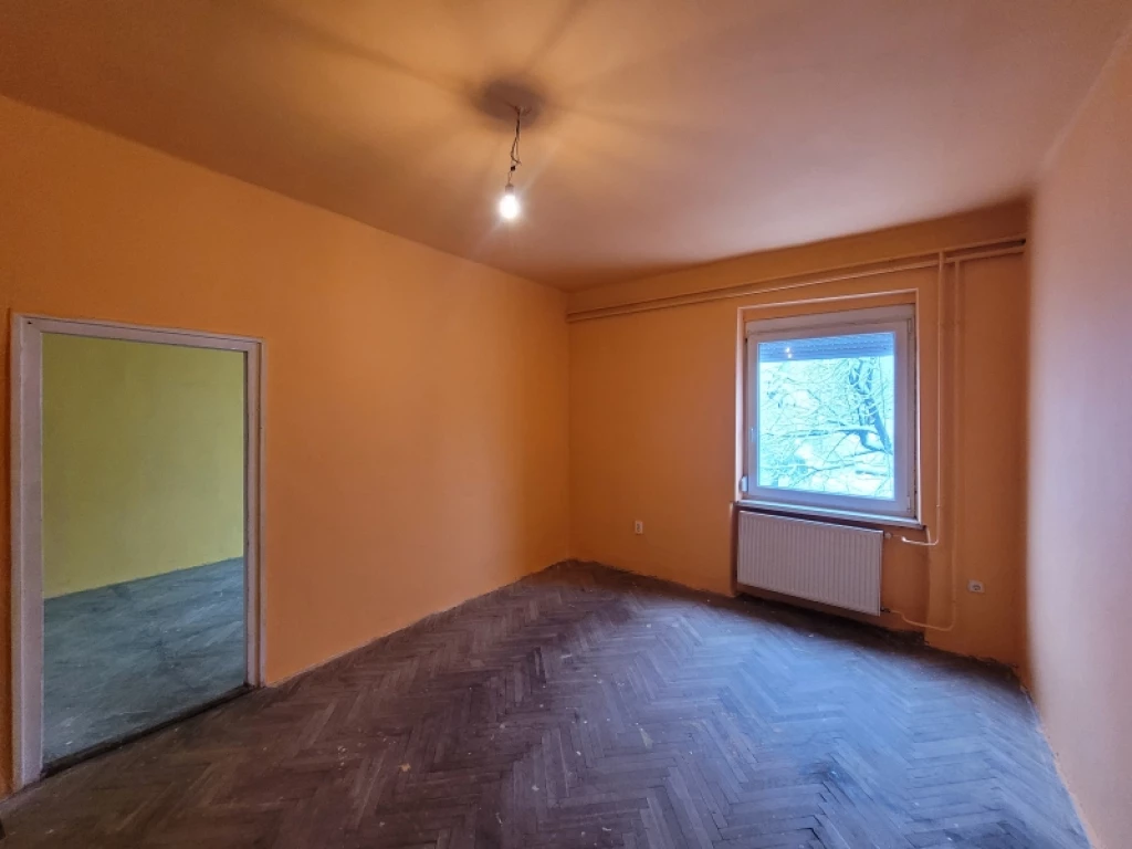 For sale brick flat, Komló