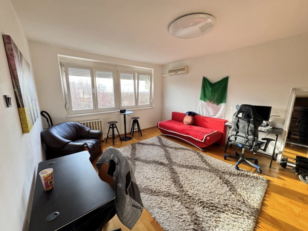 c3-1-name c2-20-name, Pécs, Kertváros