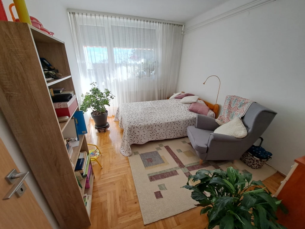 c3-1-name c2-19-name, Pécs, Mecsekoldal/Belváros