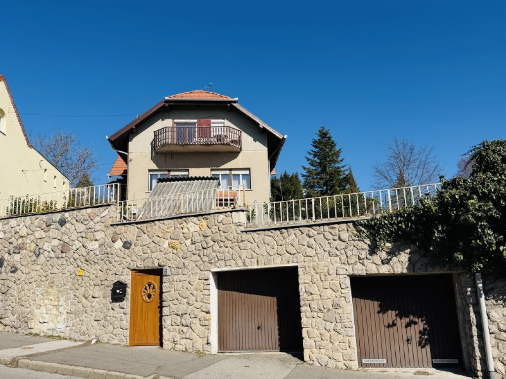 c3-1-name c2-1-name, Pécs, Belváros