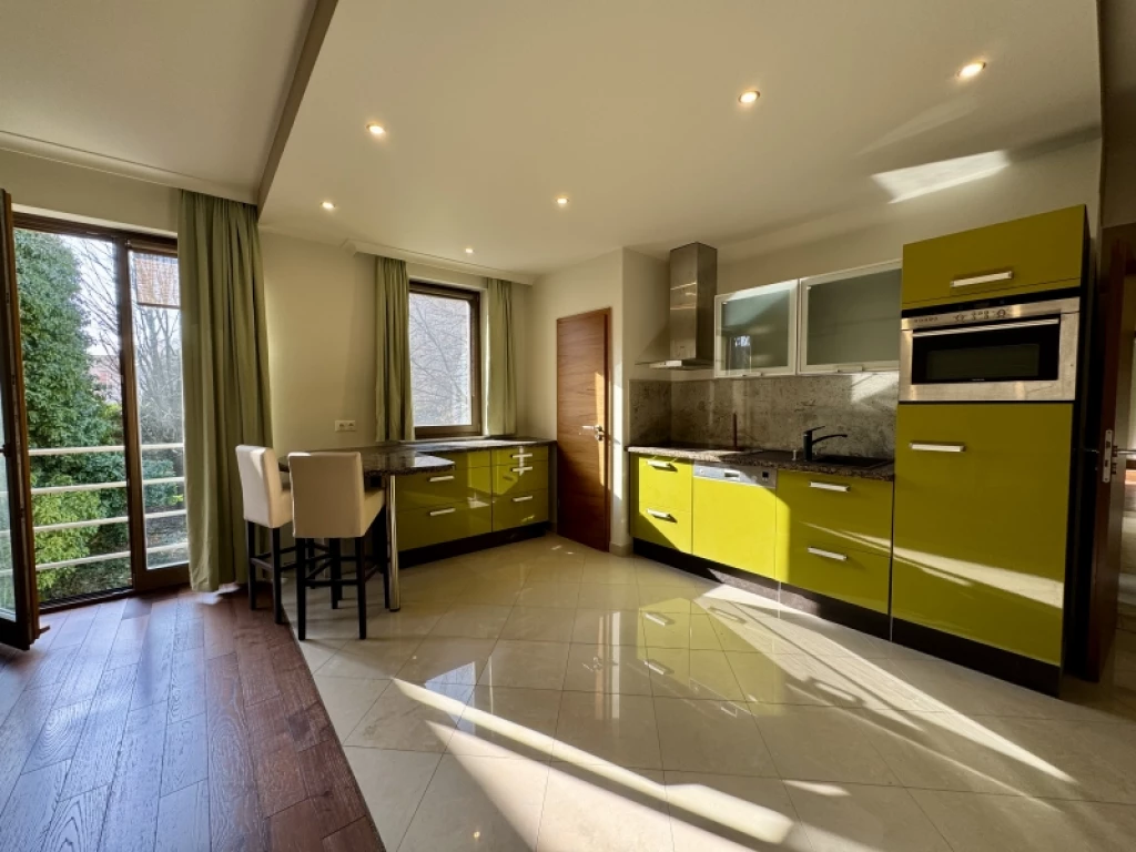 c3-1-name c2-19-name, Pécs, Belváros