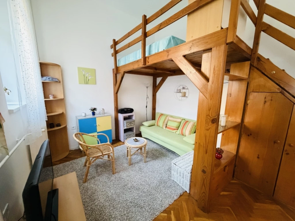 c3-2-name c2-19-name, Pécs, Belváros