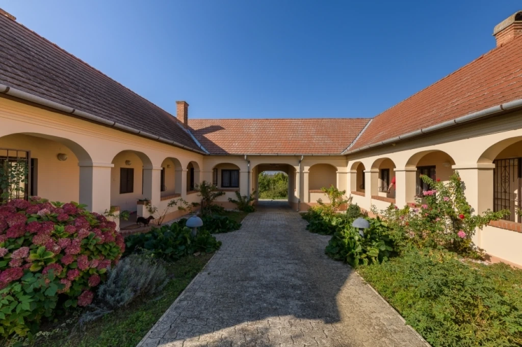 Eladó családi ház, Alsóbogát