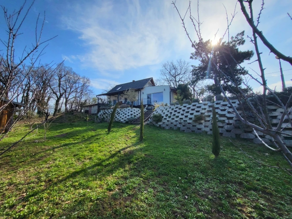 c3-1-name c2-1-name, Pécs, Mecsekoldal/Makár