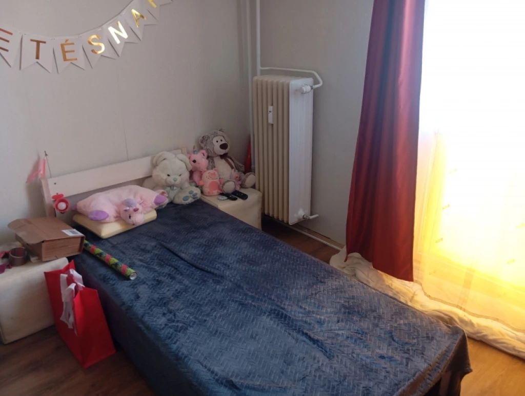 Eladó panellakás, Pécs, Kertváros