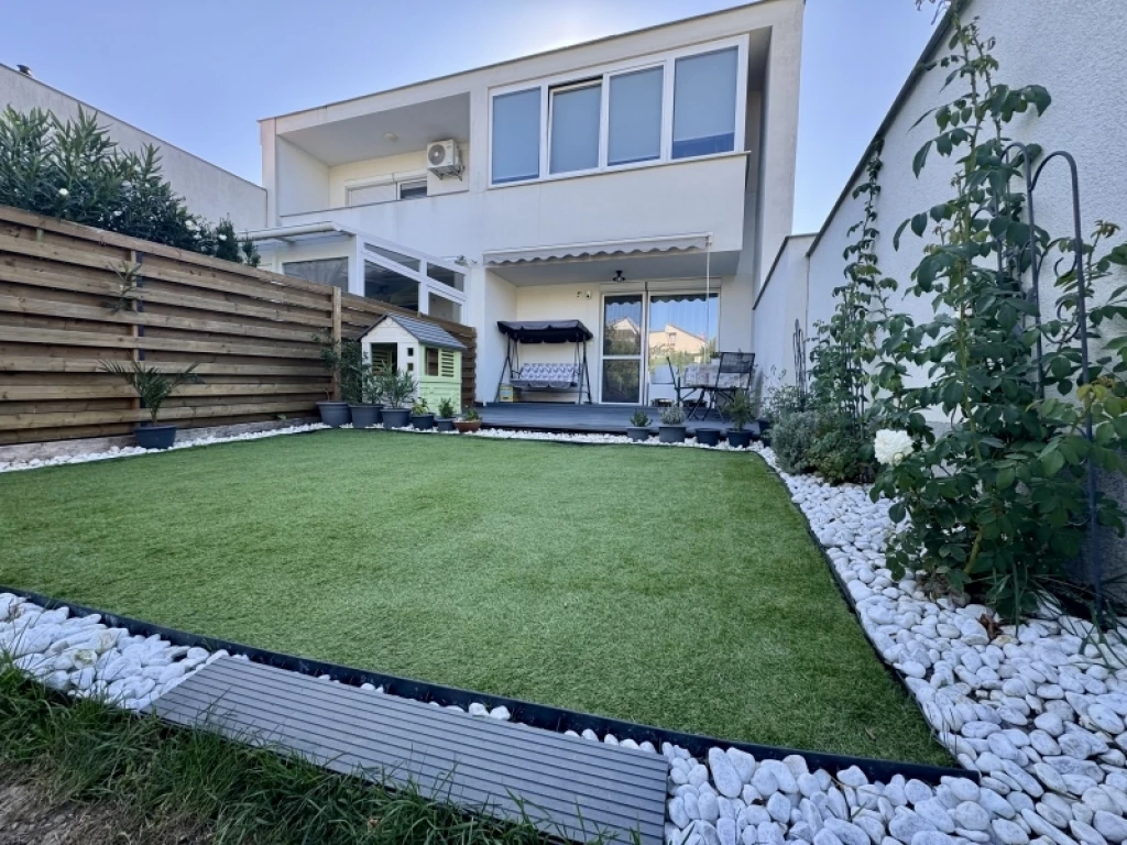 c3-1-name c2-19-name, Pécs, Mecsekoldal/Belváros