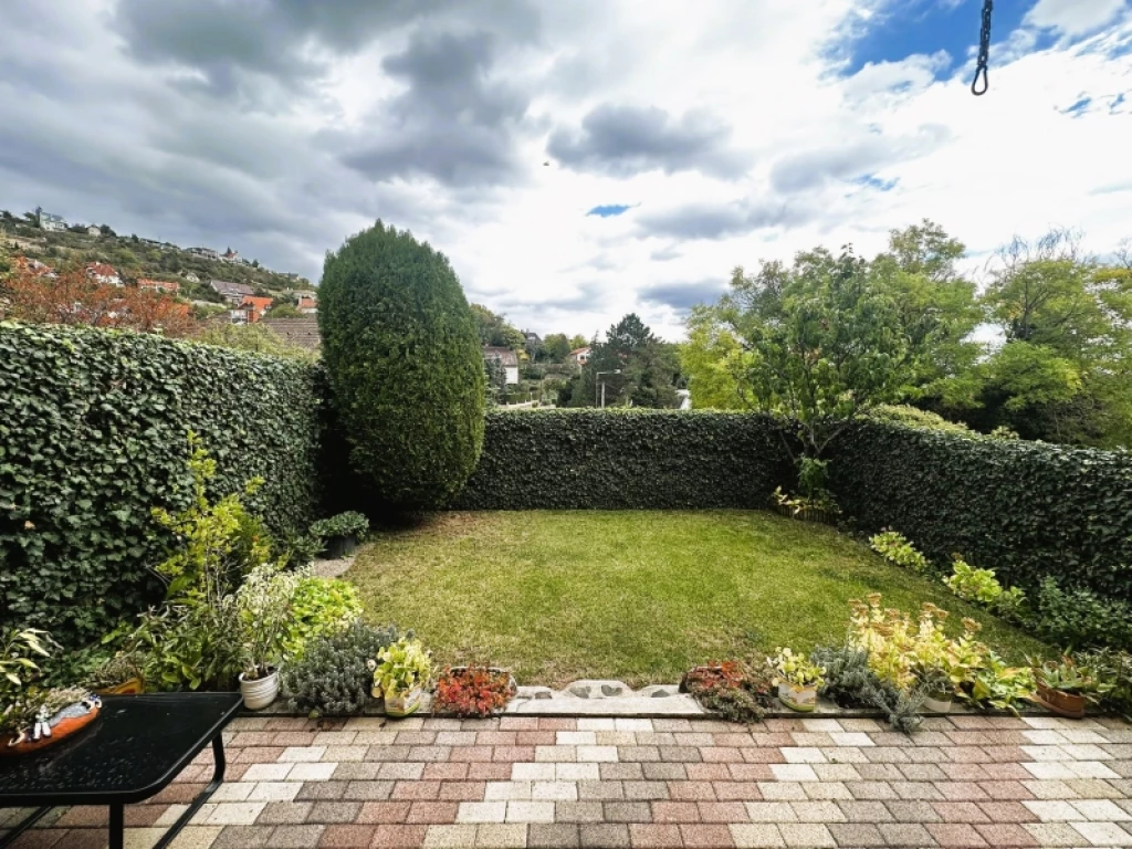 c3-1-name c2-2-name, Pécs, Mecsekoldal/Bálics