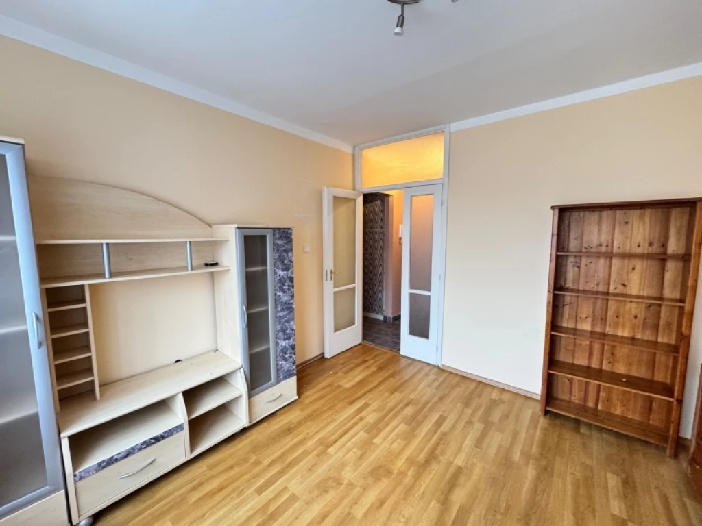 c3-1-name c2-20-name, Pécs, Kertváros