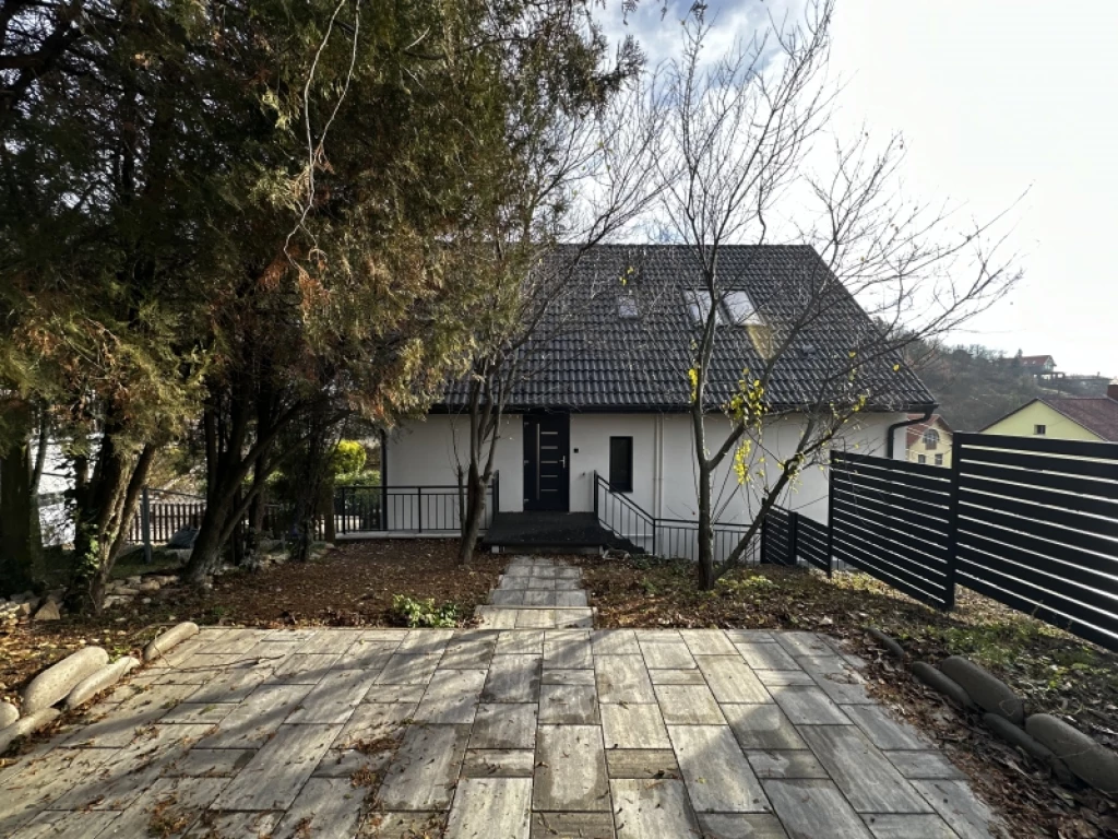 c3-1-name c2-19-name, Pécs, Mecsekoldal/Bálics