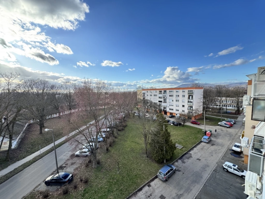 Eladó panellakás, Pécs, Kertváros