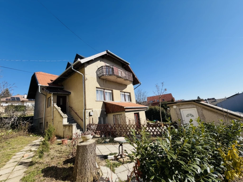 Eladó családi ház, Pécs, Belváros