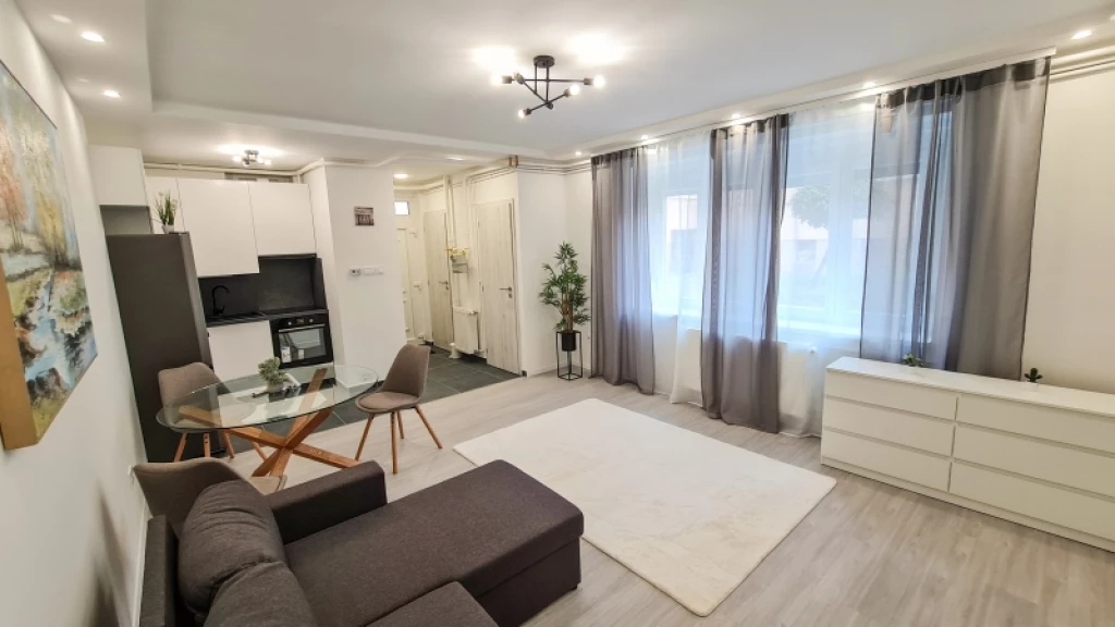 Eladó téglalakás, Pécs, Belváros