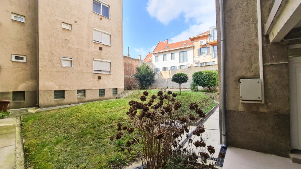 Eladó téglalakás, Pécs, Belváros