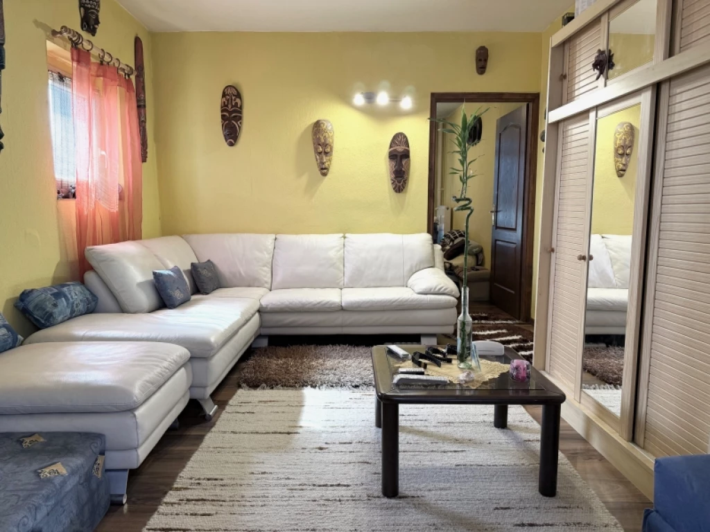 Eladó panellakás, Pécs, Egyetemváros