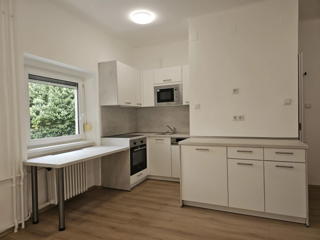 c3-1-name c2-19-name, Pécs, Belváros