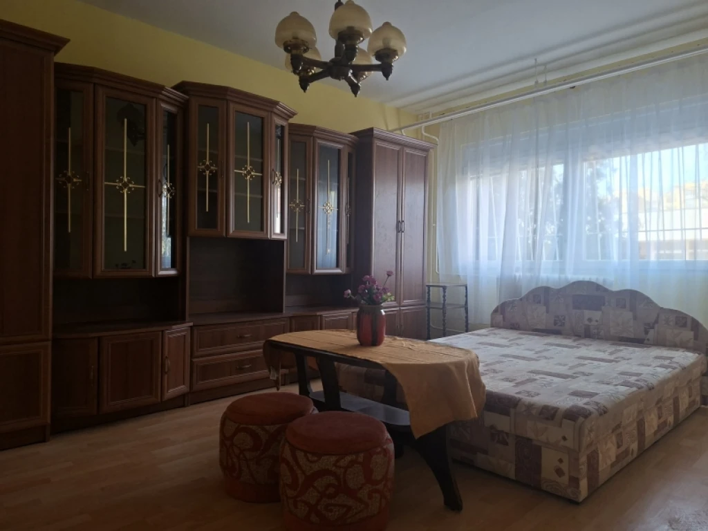 Eladó panellakás, Pécs, Kertváros