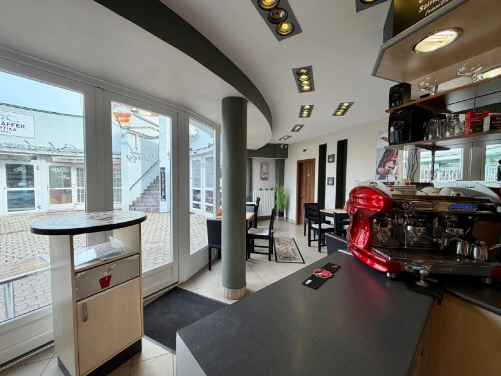 Kiadó üzlet, Pécs, Kertváros