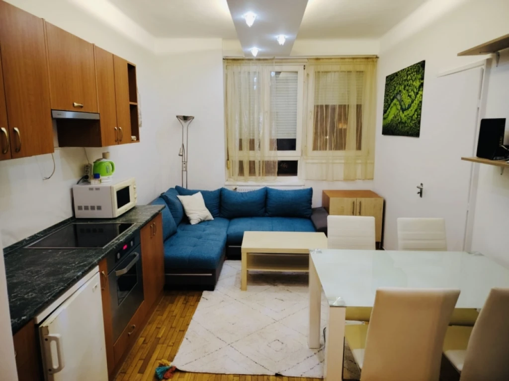 Kiadó téglalakás, Pécs, Uránváros