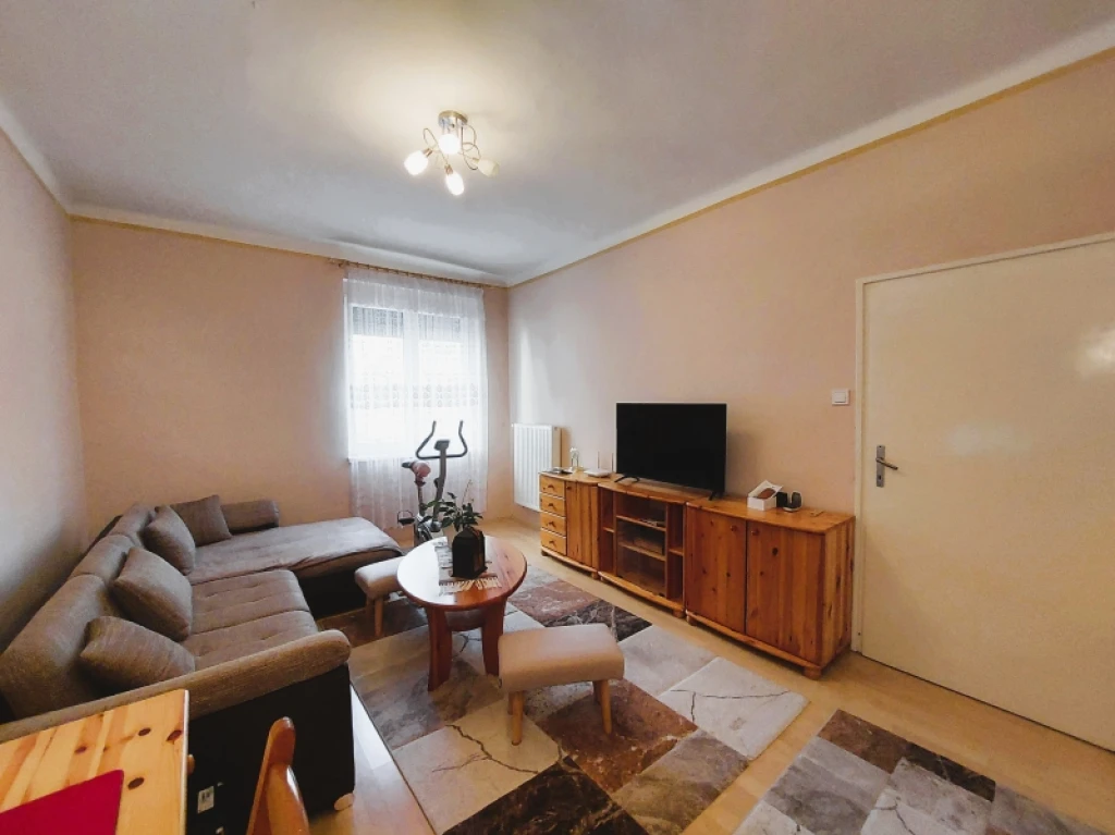 c3-1-name c2-19-name, Pécs, Uránváros