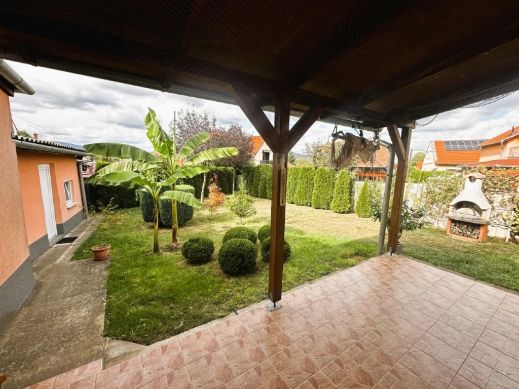 Eladó családi ház, Pécs, Kertváros