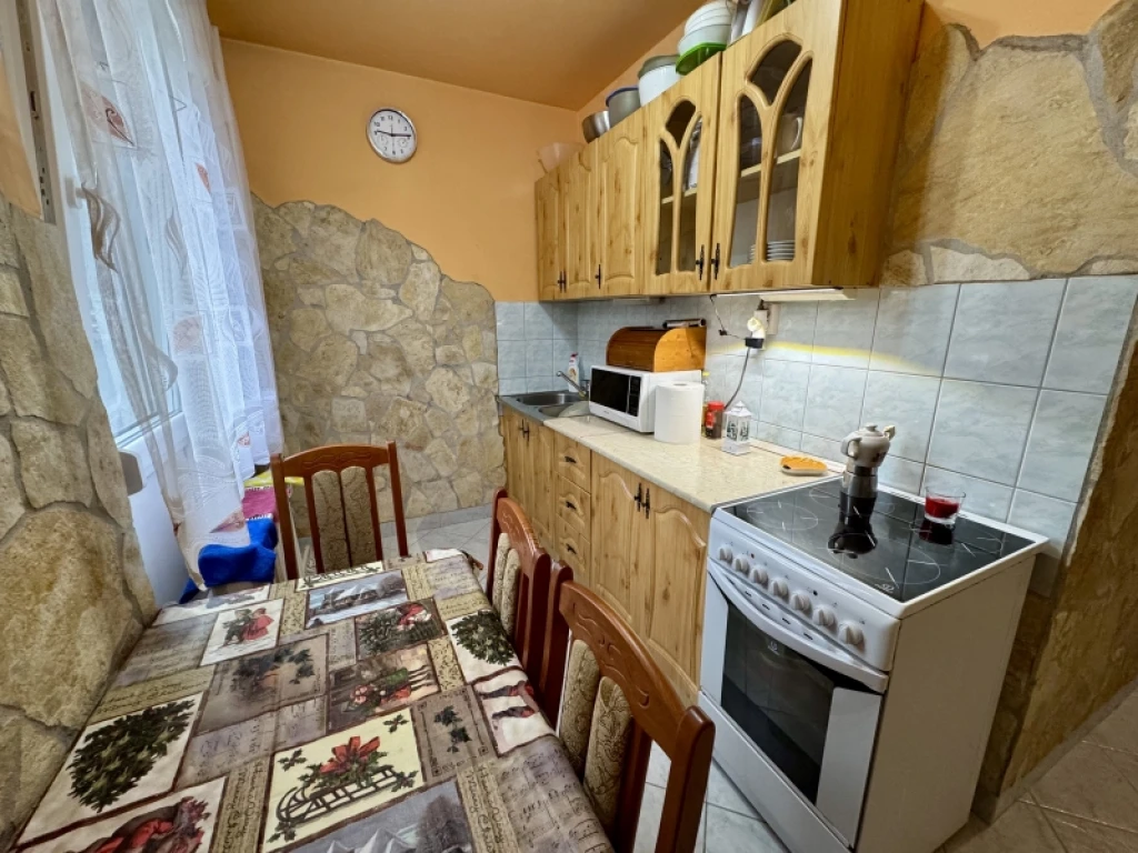 c3-1-name c2-20-name, Pécs, Kertváros