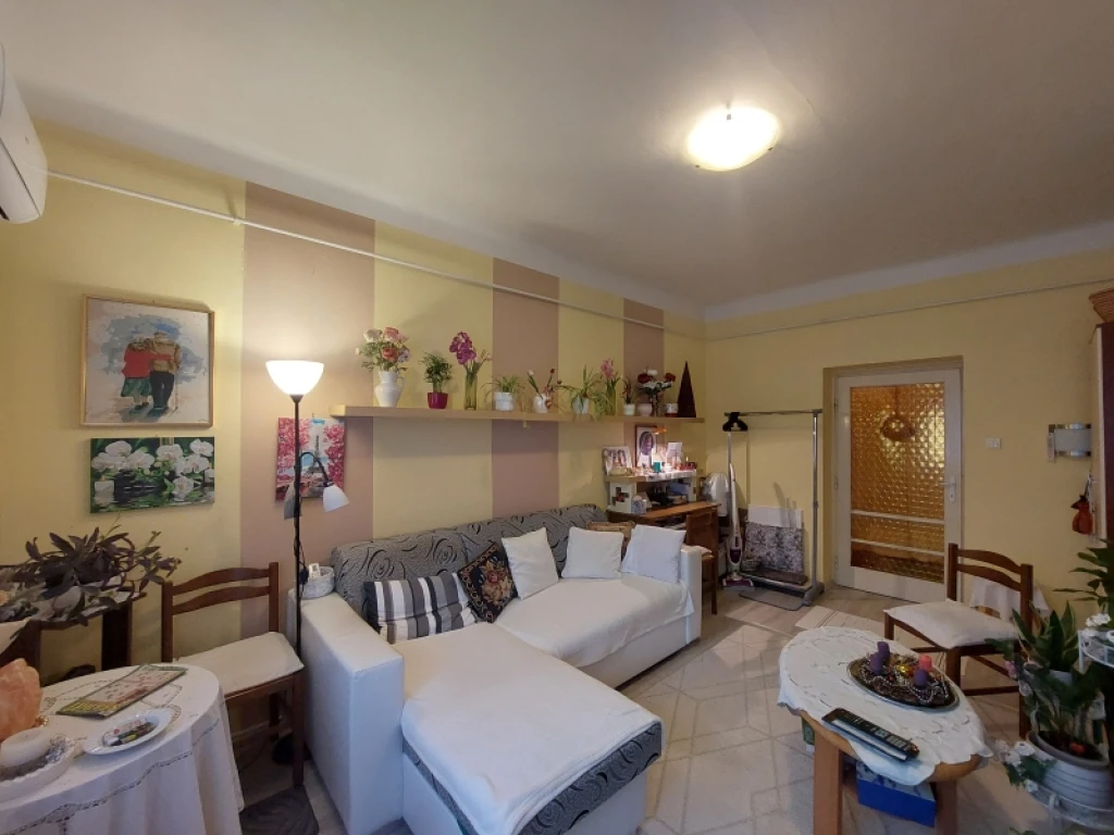 Eladó téglalakás, Pécs, Uránváros