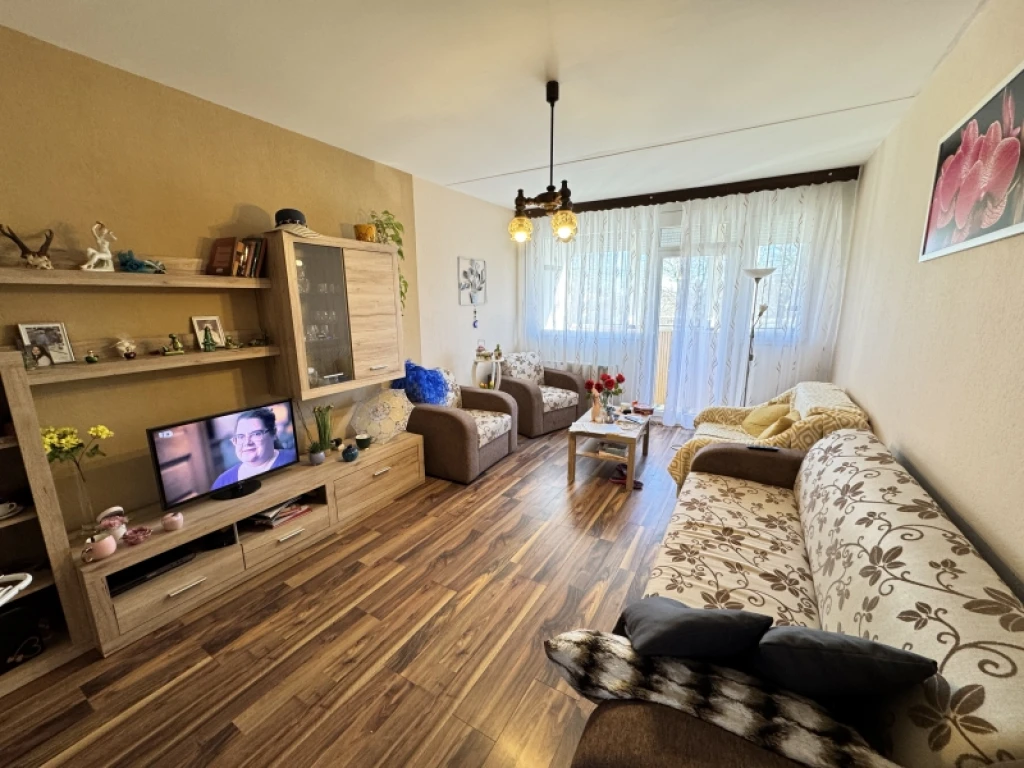 c3-1-name c2-20-name, Pécs, Kertváros