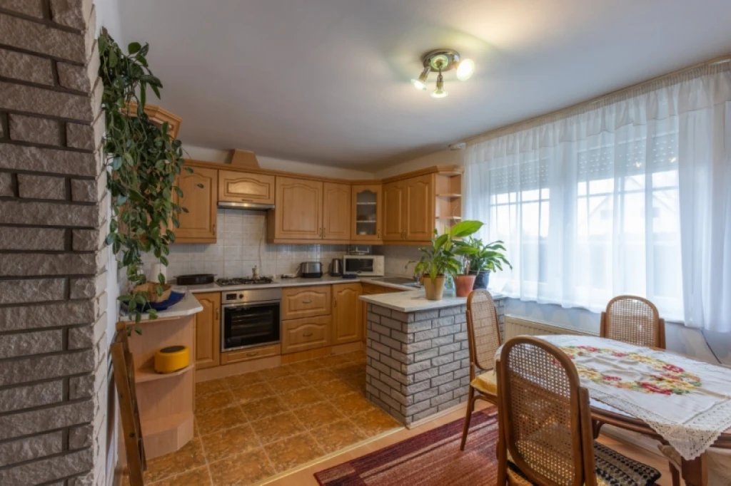 Eladó családi ház, Pécs, Újhegy