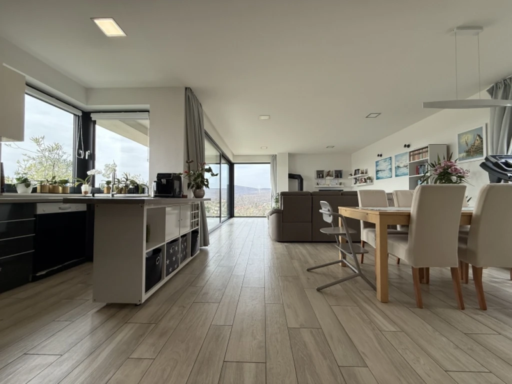 c3-1-name c2-1-name, Pécs, Mecsekoldal/Deindol