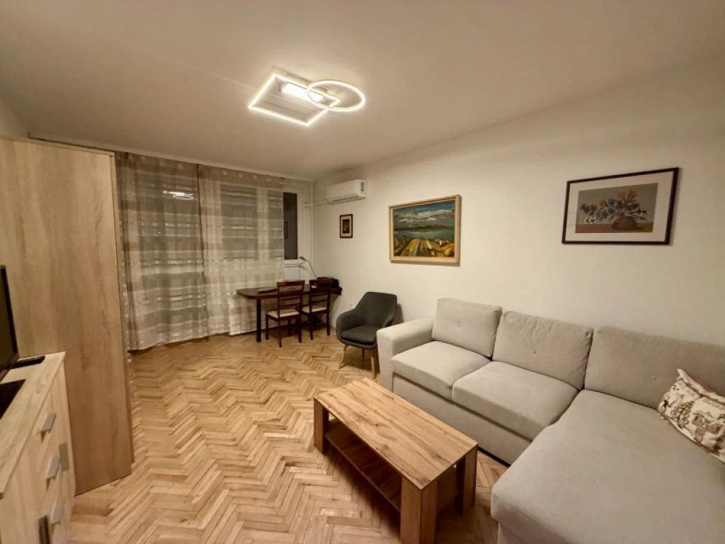 c3-1-name c2-20-name, Pécs, Kertváros