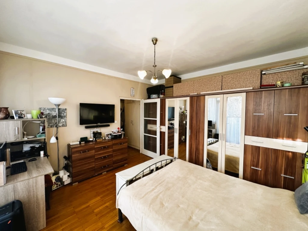 c3-1-name c2-20-name, Pécs, Uránváros