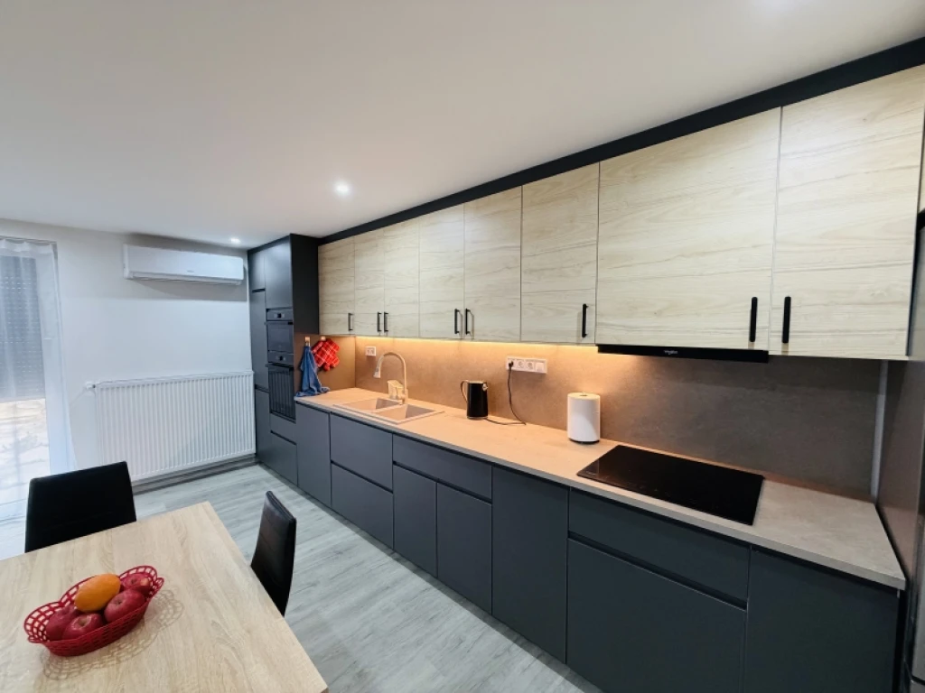 c3-1-name c2-1-name, Pécs, Szabolcs