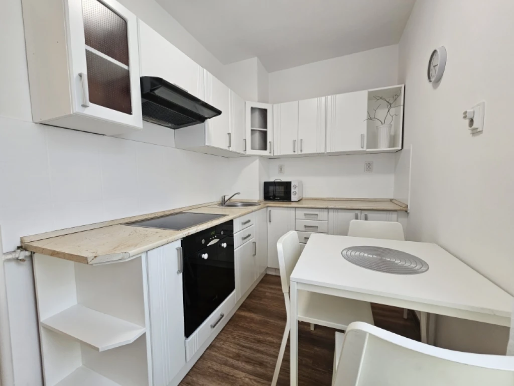 Kiadó panellakás, Pécs, Egyetemváros