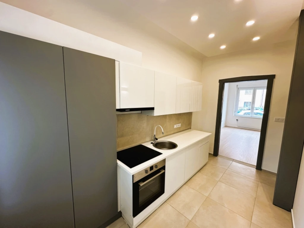 Eladó téglalakás, Pécs, Egyetemváros